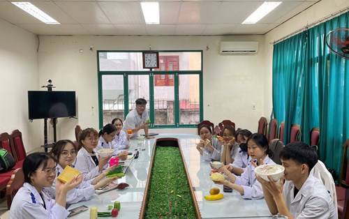 Sinh viên năm 2 ngành Dinh dưỡng thực tập tại trung tâm y tế quận Ngũ Hành Sơn (P1)