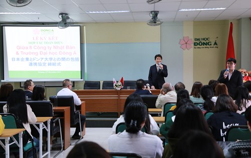 Cựu BTV, phát thanh viên đài truyền hình Asahi, Nhật giao lưu sinh viên Đại học Đông Á