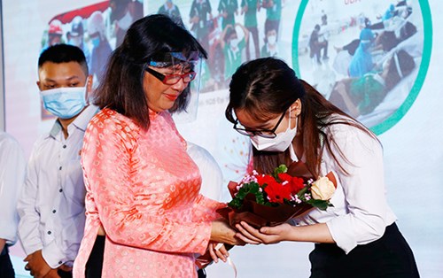 Hiệu trưởng Đại học Đông Á: “Nếu không thể thay đổi được sa mạc thì hãy làm một cây xương rồng”
