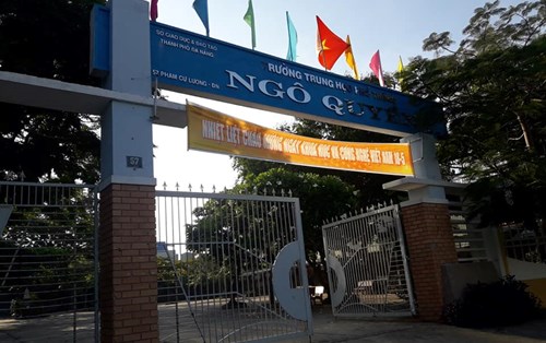 Trường Đại học Đông Á trao học bổng cho các em học sinh THPT Ngô Quyền