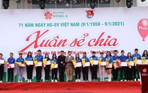 "Xuân chia sẻ" ở Đại học Đông Á