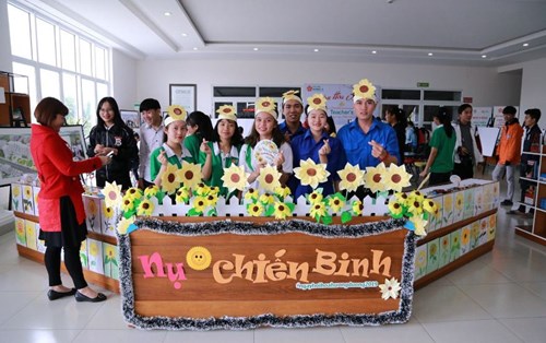 “Nụ cười chiến binh” - xây tủ sách tặng bệnh nhi ung thư